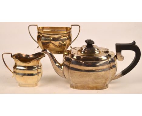 A matched Elizabeth II hallmarked silver three piece tea set comprising teapot, twin handled bowl and jug, the bowl and jug h