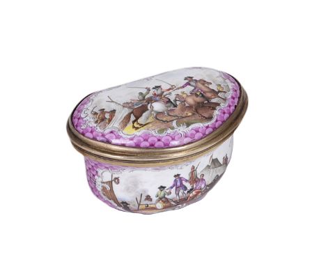 A PORCELAIN SNUFF BOX, GERMAN, LATE 19TH CENTURY cartouche shaped with waisted sides, the lid and sides painted with vignette