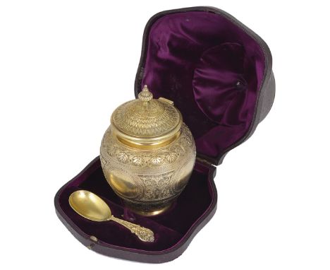 A VICTORIAN SILVER-GILT TEA CADDY AND SPOON, EDWARD BARNARD & SONS, LONDON, 1872/73 the vase-shaped body and hinged cover fla