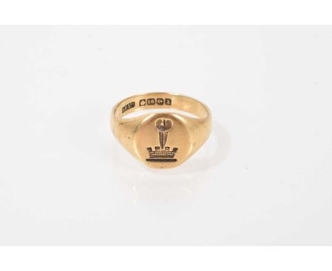 18ct gold signet ring with intaglio crest (Birmingham 1922). Ring size R½Weight 6.8 grams