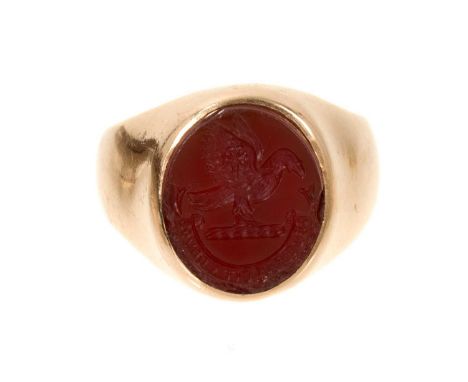 Gold signet ring with an oval intaglio carved carnelian depicting a family crest and motto (London 1977). Ring size N-N½Hallm