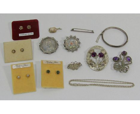 Collection of silver jewellery to include a Victorian 1887 florin brooch, Victorian floral brooch with gold highlights, chris