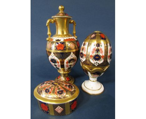 A collection of Royal Crown Derby Old Imari pattern ceramics to include a lidded two handled vase, 20cm tall approx, with LIX