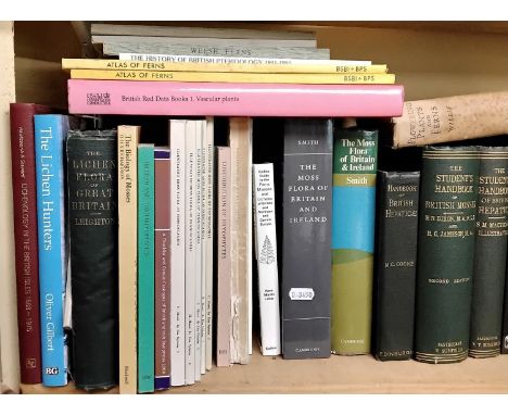 An extensive collection of mixed books about moss, ferns, lichen and related subjects (1 shelf) 