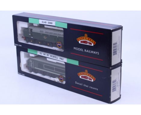 Bachmann: A pair of boxed Bachmann, OO Gauge diesel locomotives, to comprise: Class 40 Diesel D368 BR Green, Reference 32-475