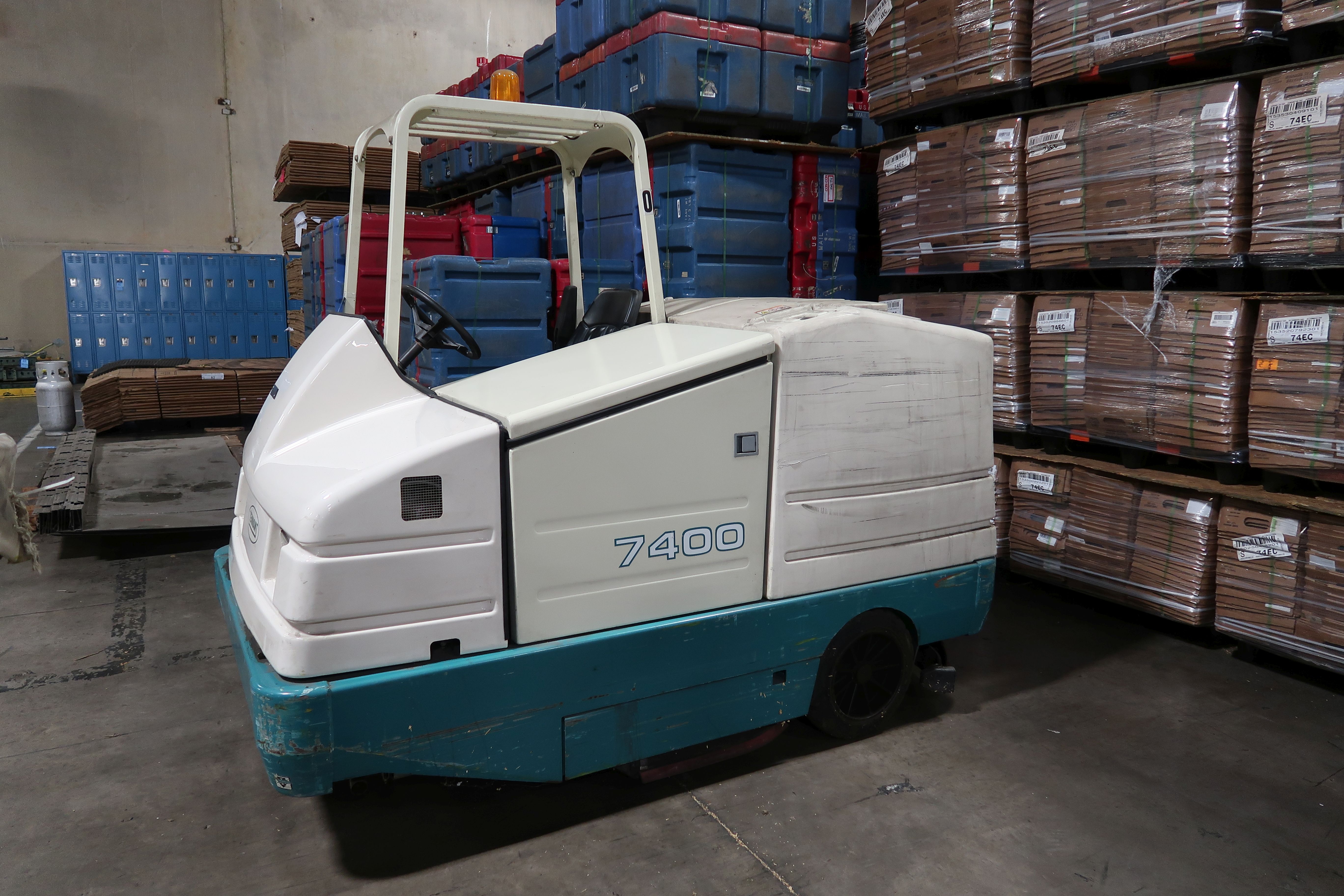 TENNANT MODEL 7400 LP GAS POWERED SIT DOWN TYPE FLOOR