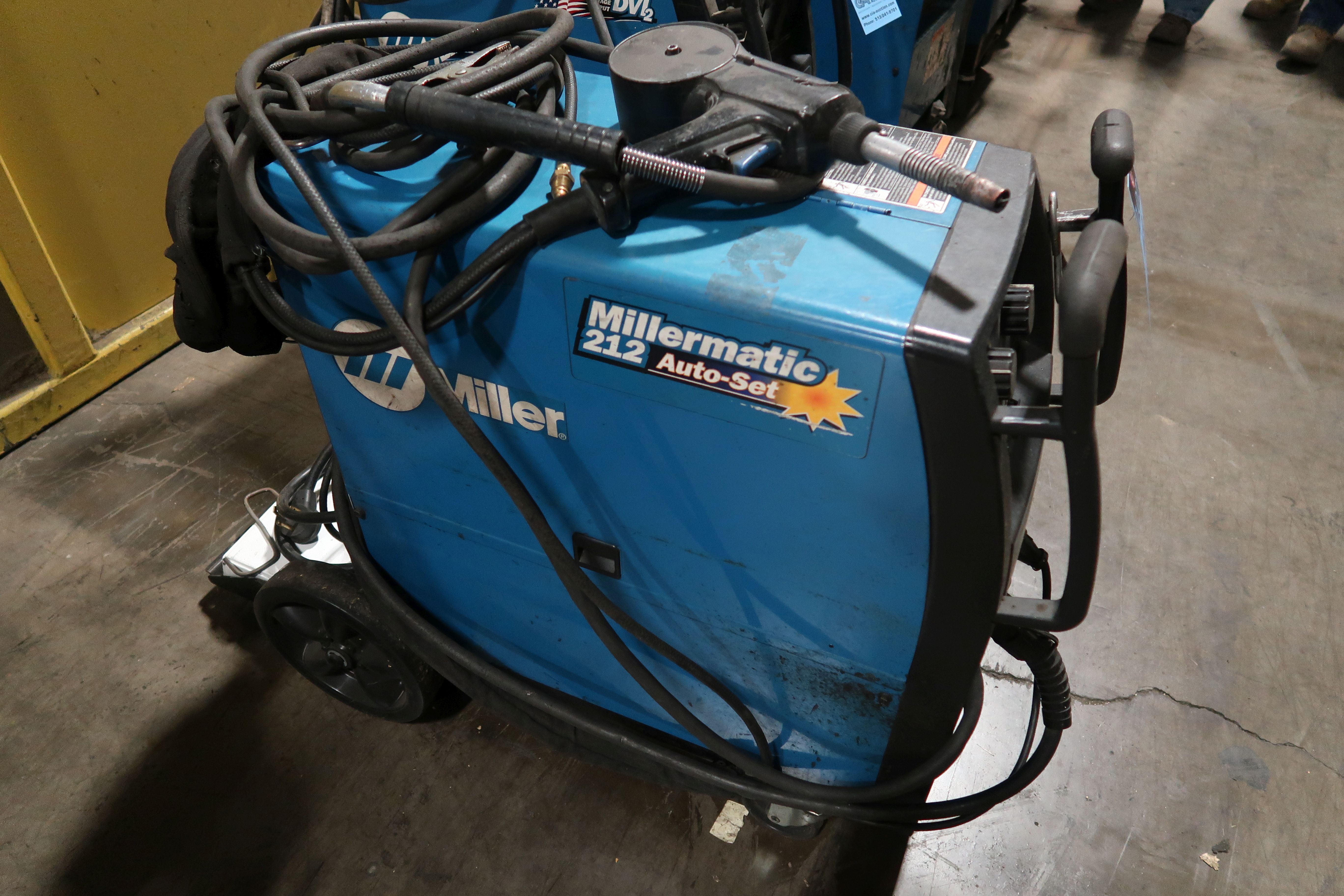 200-amp-miller-millermatic-212-auto-set-welder-with-spool-gun-and-mig-gun