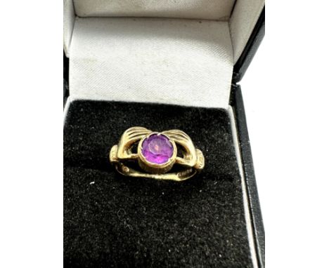 9ct gold vintage amethyst hand shoulders ring (3.3g) 