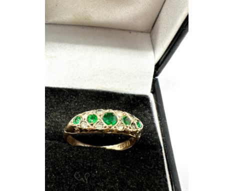 9ct gold vintage green &amp; white paste  ring (1.9g) 