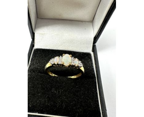 9ct gold diamond and opal  ring (1.9g) 