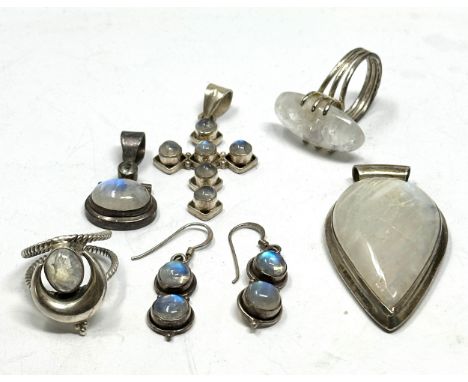 Six Silver Moonstone Set Jewellery Pieces (52g) 