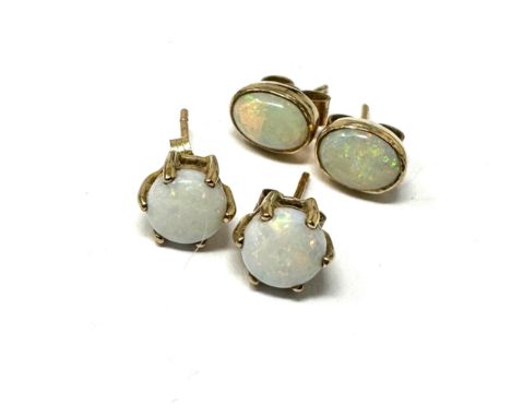 2x 9ct gold opal stud earrings (2.1g) 