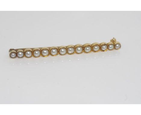 14ct yellow gold and graduated pearl brooch weight: approx 5.46 grams,size: approx 6cm