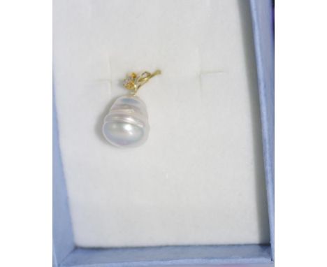 14ct yellow gold, pearl and diamond pendant Australian salt water pearl