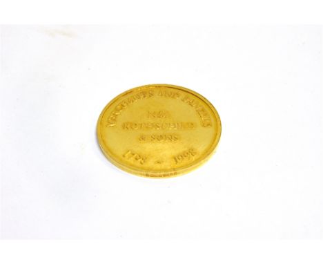 A ROTHSCHILD'S BANK 14CT GOLD COMMEMORATIVE ROUND MEDALLION Obverse; Arrows and ribbons, reverse; 'Merchants and Bankers 1798