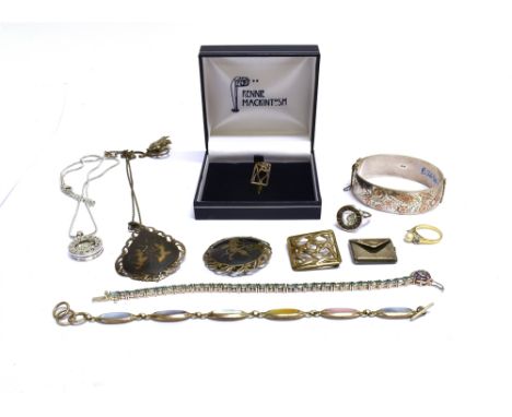 A COLLECTION OF JEWELLERY TO INCLUDE AN EDWARDIAN SILVER 'STAMPS' CASE AND OTHER ITEMS Comprising; the stamps case with the m