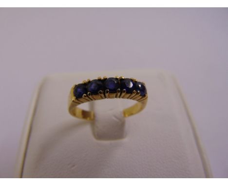 18ct yellow gold five stone sapphire ring, approx total weight 2.7g