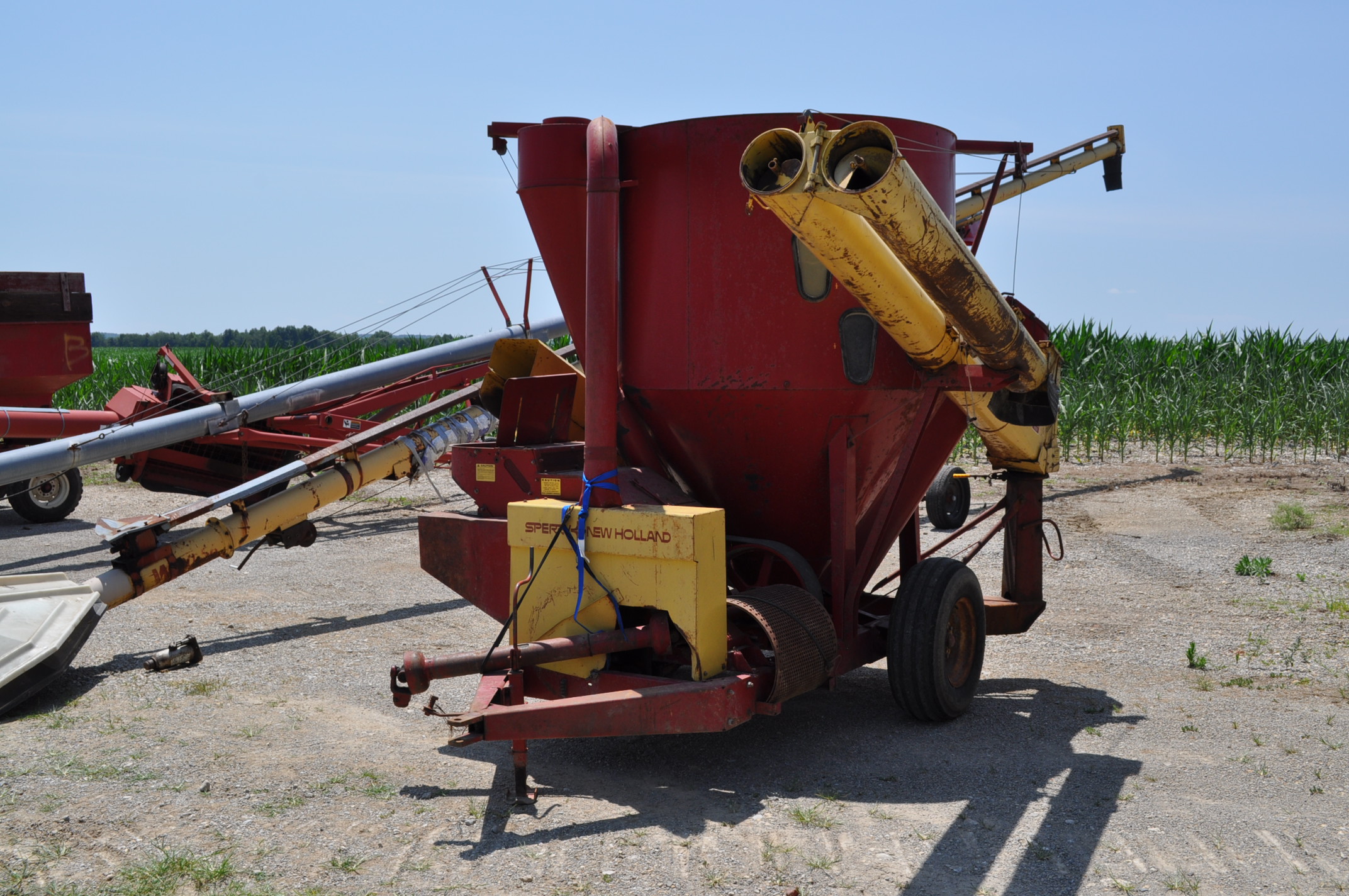 New Holland 355 grinder/mixer, ear corn chute, folding discharge auger