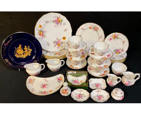 A Royal Crown Derby Posie pattern tea set, comprising six dinner plates, six teacups and saucers, six tea plates, first quali