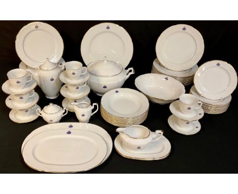 A Graf Von Hennenberg Regina Katherina pattern dinner and coffee service, soup tureen, graduated oval platters, dinner plates