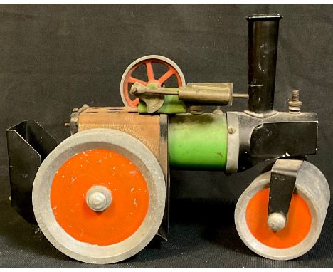 A Mamod live steam traction engine 