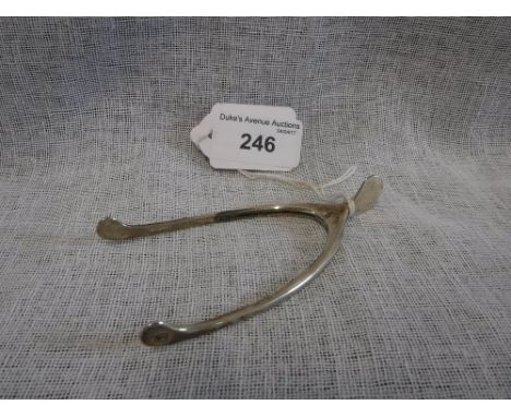 A PAIR OF HALLMARKED SILVER WISHBONE SUGAR TONGS