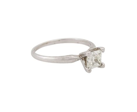   Solitärring mit Prinzess-Diamant von ca. 1 ct,   ca. GW (K-L)/P1-P2, WG 14K, 2,1 g, RW: 53, 20./21. Jh., Tragespuren.    | 