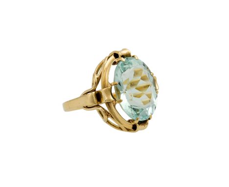   Ring mit Aquamarin ca. 7,5 ct,   GG 14K, 6,6 gr, Ringweite: 52, Mitte 20. Jh., Ringschiene minimale Tragespuren, Stein Face