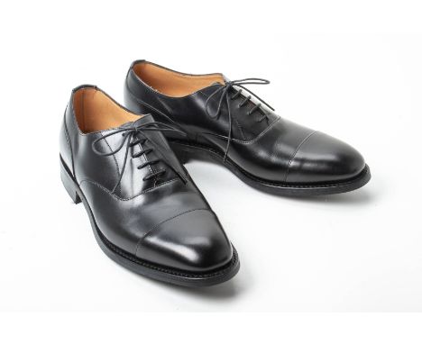A PAIR OF JOSEPH CHEANEY &amp; SONS ALFRED R CAPPED OXFORDS UK8
In black calf leather and dainite rubber soles, width G

With