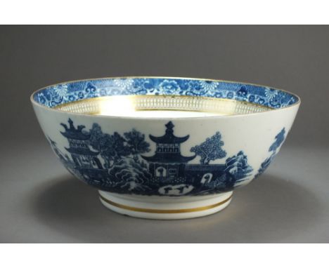 A large Caughley porcelain punch bowl transfer-printed in the Temple pattern, circa 1785, with additional chain link gilded d