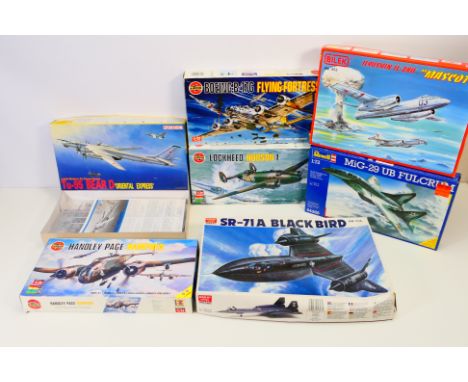 Airfix - Revell - Bilek - Seven boxed plastic model military aircraft model kits in various scales. Lot includes Dragon #2005
