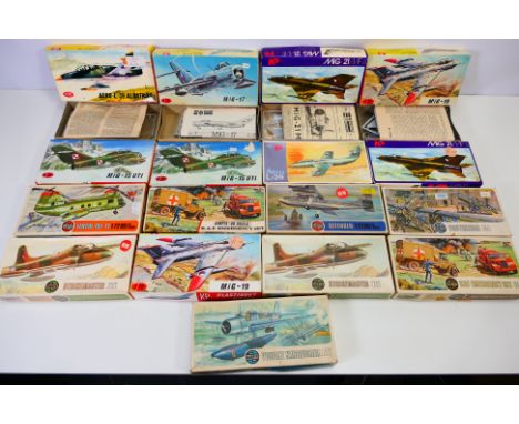 Airfix - KM - KP - 16 boxed vintage plastic model kits mostly 1:72 scale. Lot includes Airfix A204V OO scale RAF Emergency Se