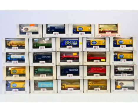EFE - 24 boxed diecast 1:76 scale diecast commercial vehicles from EFE. Lot includes EFE #10905 AEC Mammoth Major 3 Axle Cyli