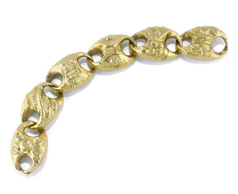 BRACCIALE IN ORO CANNILLA-MASENZA, 1960 CIRCA in oro giallo formato da grandi maglie di forma ovale, ciascuna lavorata a sbal