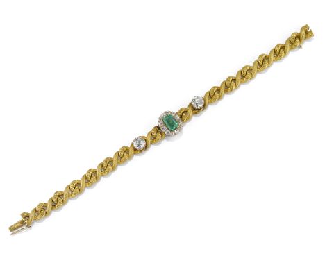 ANTICO BRACCIALE IN SMERALDO E DIAMANTI, 1880 CIRCA a catena vuota in oro giallo con al centro uno smeraldo taglio rettangola