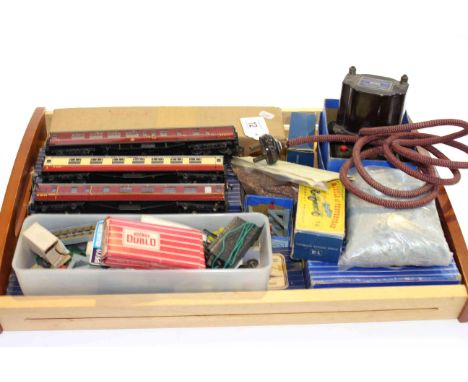 Collection of model rail including Hornby Dublo carriages, etc