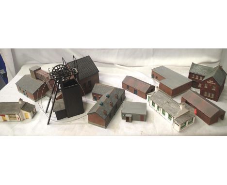 Selection of cast resin buildings, Bachmann etc. Plus metal pithead gear, mostly good ex layout condition. P&amp;P Group 1 (£