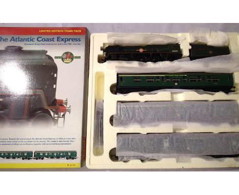 Hornby R2194 Atlantic Coast Express train pack, Holland America Line 35022, Green Late Crest, with three MK1 green coaches, l