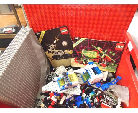 Small quantity of Leo parts including mini figures and build bases. P&amp;P Group 1 (£14+VAT for the first lot and £1+VAT for