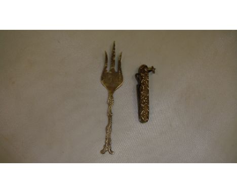 Embossed silver folding knife decorated with flowers Birm 1890 Vale & Co. (both blades snapped, hook ok , ), foreign silver p