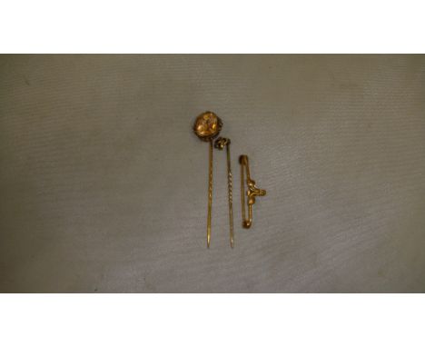 15 ct gold tie pin set with single ruby & unmarked 9 ct gold pin set with cushion cut rose coloured stone & gold metal Art No