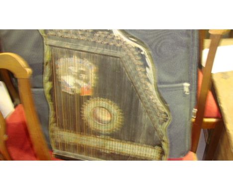 Vintage Coronation harp / zither in modern carry case