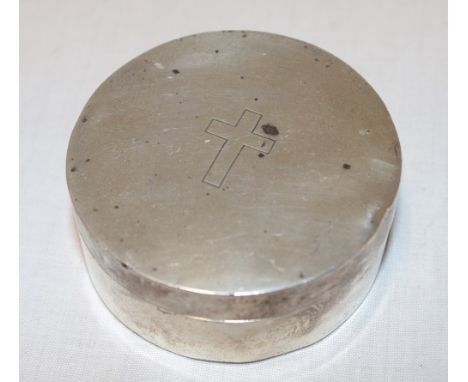 A late Victorian silver circular communion jar and cover with crucifix decoration, Chester marks 1898 