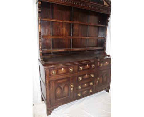 A good quality oak farmhouse dresser  with three drawers in the frieze and three central drawers flanked by cupboards enclose