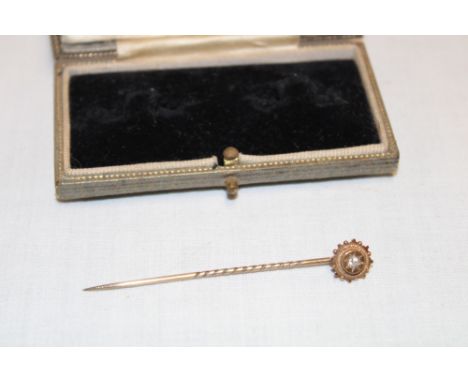 A 9ct gold stick pin inset with a small diamond (1.9g)