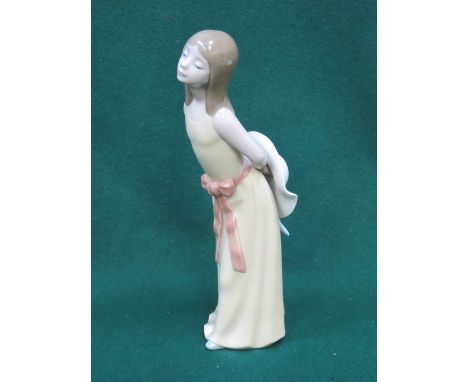 LLADRO GLAZED CERAMIC FIGURINE, APPROXIMATELY 24cm HIGH 