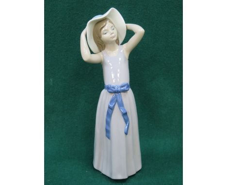 LLADRO GLAZED CERAMIC FIGURINE, APPROXIMATELY 27cm HIGH 