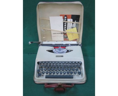 VINTAGE UNDERWOOD TYPEWRITER 