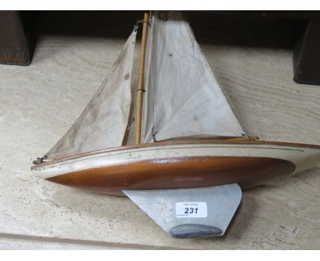 VINTAGE POND YACHT