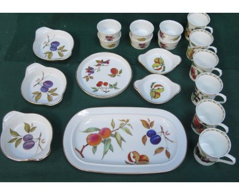 PARCEL OF ROYAL WORCESTER EVESHAM CHINA AND HOOKERS FRUITS MUGS